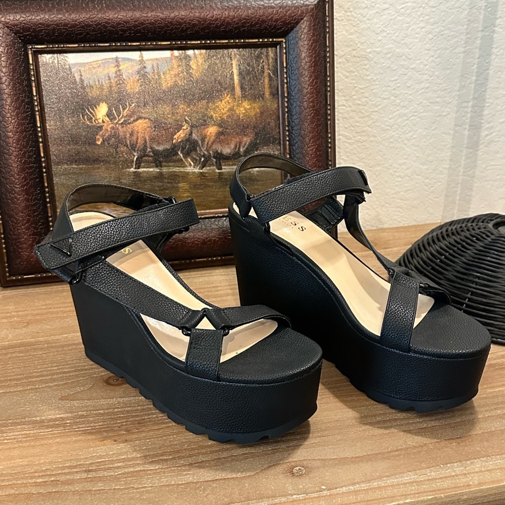 Guess platform wedge
